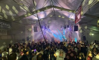 PUCHKIRCHEN. 2x2 Karten für Hinterholz, 24. und 25. April