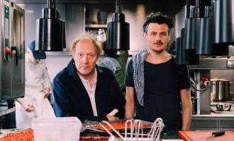 POCKING. 3x2 Freikarten für Schwarz & Rubey mit „Das Restaurant“, 31. Jänner