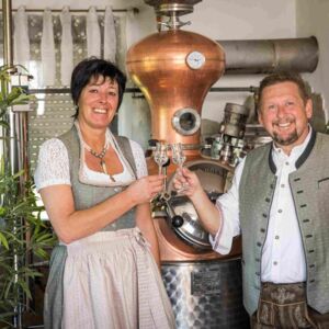 GILGENBERG. 4x2 Freikarten für das „Schnops-Fest“ der Hofdestillerie Dicker, 29. Mai