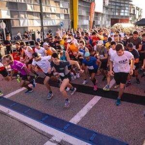 VÖCKLABRUCK. 2 Startplätze für je ein Dreierteam beim business2run am Mittwoch, 3. September um 18.15. Uhr in der VARENA