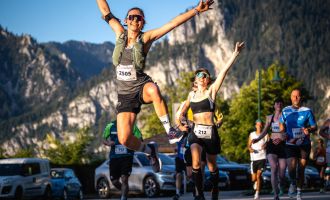 EBENSEE/GMUNDEN. 4 Startplätze für den Traunsee Halbmarathon am Samstag, 20. Juni mit Start um 19.08 Uhr