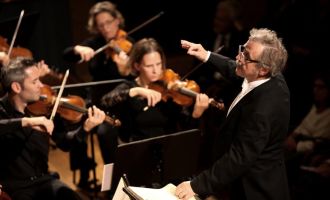 WALDHAUSEN. 2x2 Freikarten für das Neujahrskonzert am 6. Jänner, 18 Uhr, mit dem Robert Stolz Orchester in der Musikschule