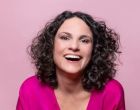 MÜNZBACH. 3 x 2 Freikarten für den Kabarettabend mit Antonia Stabinger auf der Johannesbühne in Münzbach am Mittwoch, 3. Juni, 20.30 Uhr