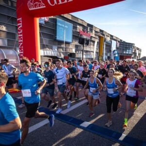 VÖCKLABRUCK. 2 x Startplätze für ein Dreierteam beim business2run Firmenlauf in der VARENA