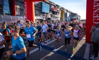 VÖCKLABRUCK. 2 x Startplätze für ein Dreierteam beim business2run Firmenlauf in der VARENA