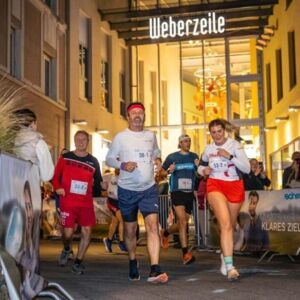 RIED/INNKREIS. Zwei Startplätze für jeweils ein Dreierteam beim business2run Firmenlauf in der Weberzeile Ried