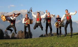 HAIBACH. 2 x 2 Freikarten für Franz Posch und die Innbrüggler, 14. November, in der Hoamat.