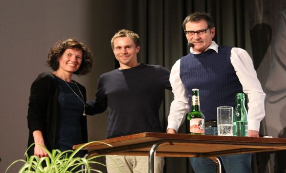 Innviertler Kabarettist sorgte im ausverkauften Mitterkirchener Pfarrsaal für Lacher