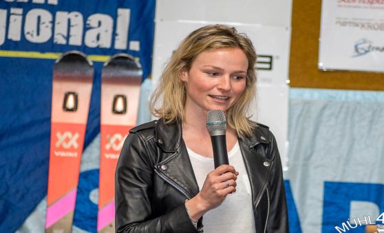 Gesamtsiegerehrung Sparkasse Strudengaucup powered by Tips mit Stargast Bernadette Schild