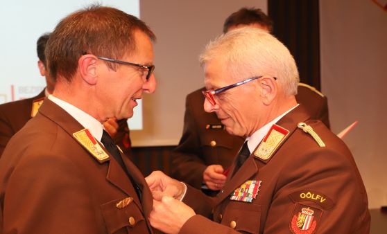 Ehrungen verdienter Feuerwehrmänner am Bezirksfeuerwehrtag 2019