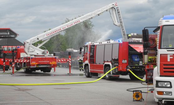 Frühjahrsübung der Freiwilligen Feuerwehr Perg am Gelände der Firma Bulmor