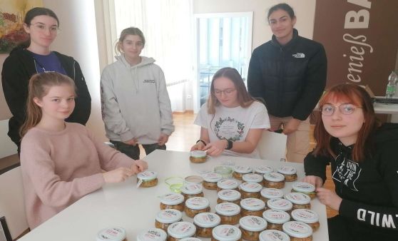 Aktion Familienfasttag: Schülerinnen der BBS Baumgartenberg engagieren sich für Hilfsprojekt