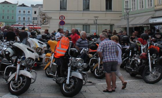 Harley-Davidson Charity Tour 2018 auf dem Rieder Hauptplatz