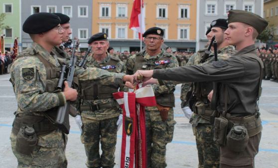 Angelobung von 486 Soldaten auf dem Hauptplatz Ried (28. 7. 2023)