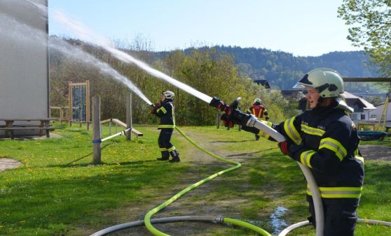 Feuerwehr-Großübung: Hurra, die Schule brennt