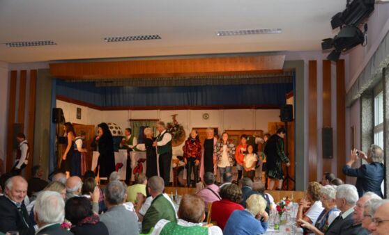 Modenschau des "Kauf und Hilf" Markts in Frankenmarkt