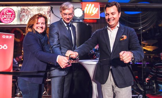 Mit Funkenregen in eine neue Ära - Cineplexx Linz feierte Neueröffnung mit Österreichpremiere