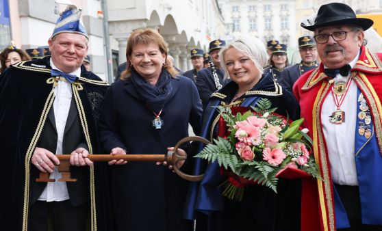 "Eber Eber Hoi!" in Linz: Die Narren haben wieder das Sagen