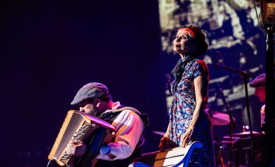 "Piaf! The Show" begeisterte im Brucknerhaus