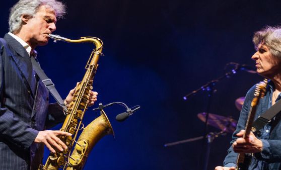 Dire Straits Experience brachten Musikmagie ins Brucknerhaus