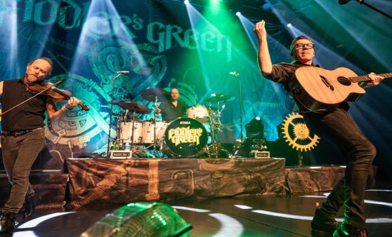 Fiddlers’s Green und Jolly Jackers rockten Posthof-Bühne