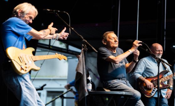 Kultmusiker mit Kulthits im Posthof: „Wir4“ und Wolfgang Ambros begeisterten zum Open Air-Auftakt im Posthof