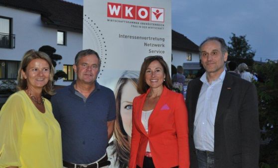 Ein Abend im Grünen mit Frau in der Wirtschaft