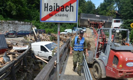 Aufräumarbeiten nach Unwetter in Freinberg