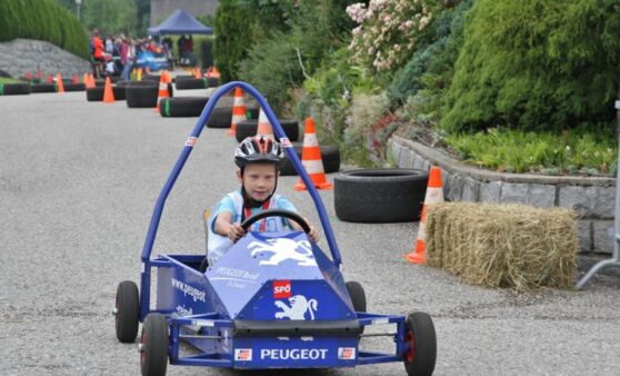 Kleine Rennfahrer