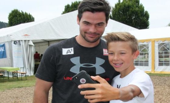 Skistar Vincent Kriechmayr besucht das Feriencamp St. Oswald