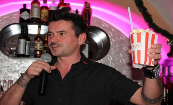 Stefan Haneder präsentiert sein Buch Cocktails unlimited