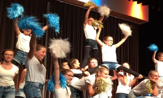 Akrobatische Meisterleistungen und schwungvolle Choreographien in der MMS