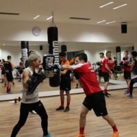 Fußballer beim Kickbox-Training