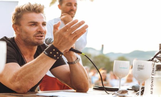 Hill Night mit Live Pitch in der Sandburg Linz