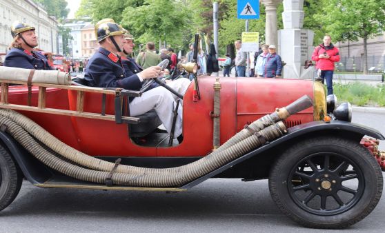Feuerwehrparade 150 Jahre Oö. Landesfeuerwehrverband vor dem Landhaus Linz