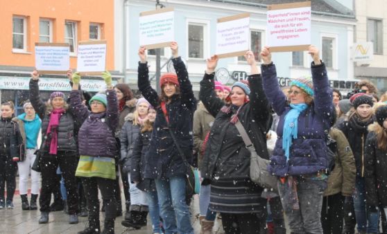 1Billion Rising am Hauptplatz von Amstetten