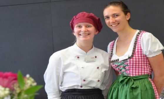 HLW Amstetten: Genussprüfung bei Tisch