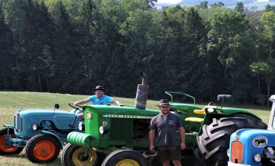 Historische Fahrzeuge trafen sich in Sträußl