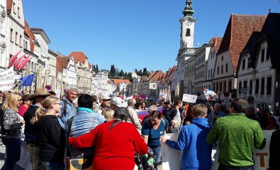 Demo der Initiative "Uns reicht's" am Stadtplatz