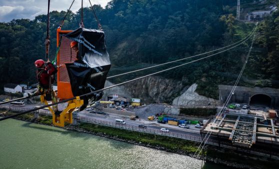 Linzer Westring: Arbeiten in luftiger Höhe