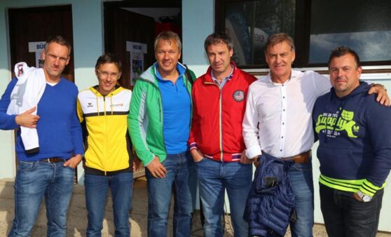 Charityfußball-Match zwischen Spitzenköchen und Promi-Team aus Sport und Unterhaltung