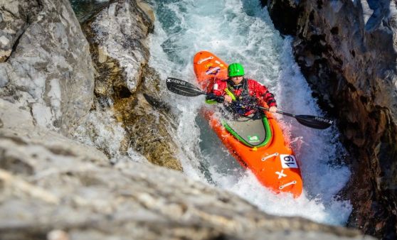 Obertrauner Paddel-Profi in albanischen Schluchten unterwegs