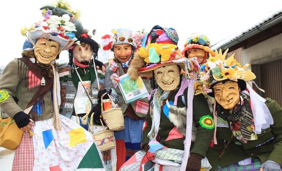 Fetzen unterwegs - Ebenseer Fasching am Höhepunkt