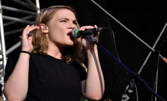 ZUCCHERO Live auf Burg Clam, Support AVEC