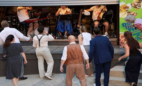 Theater am Fluss Premiere von Einen JUX will er sich machen