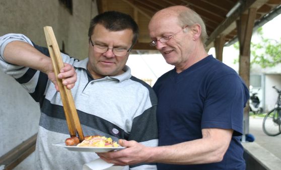 Tolles Wetter beim Maibaum umlegen im Herzhaften Höf