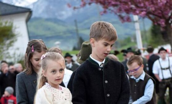 Maibaumaufstellen in Neukirchen/Altmünster