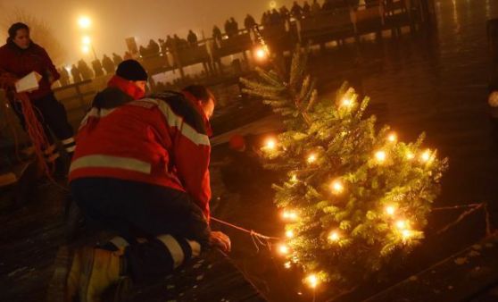 Christbaumtauchen in Gmunden