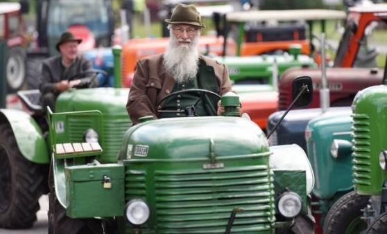 Oldtimer-Traktoren in St. Konrad