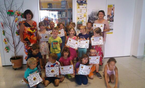 Abschluss der 1a u. 1b Klasse VS Wolfern in der Bücherei Wolfern